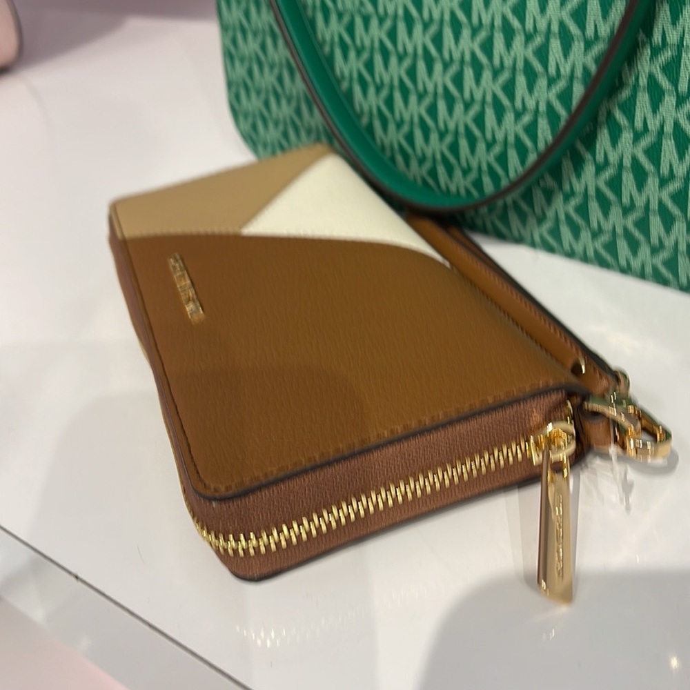 MICHAEL KORS LARGE TRAVEL CONTINENTAL WRISTLET WALLET PHONEHOLDER Luggage Multi - Picture 8 of 16